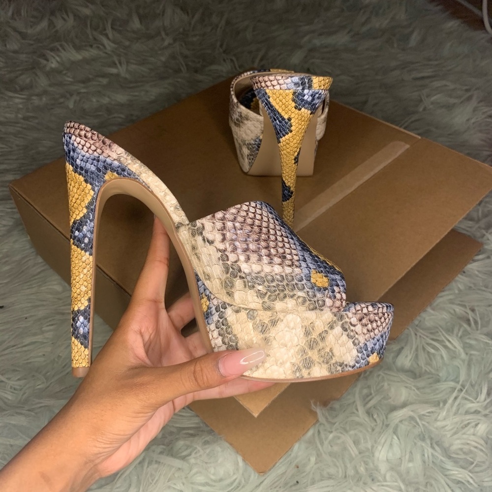 Steven Madden Snake skin stiletto